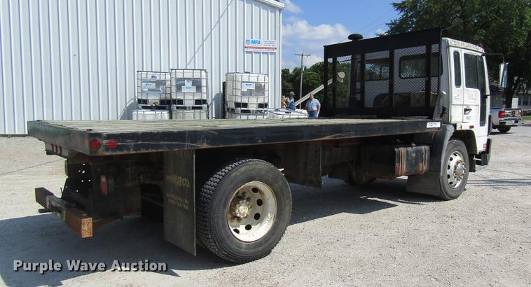 image for item DE5192 1989 Volvo FE613 flatbed truck