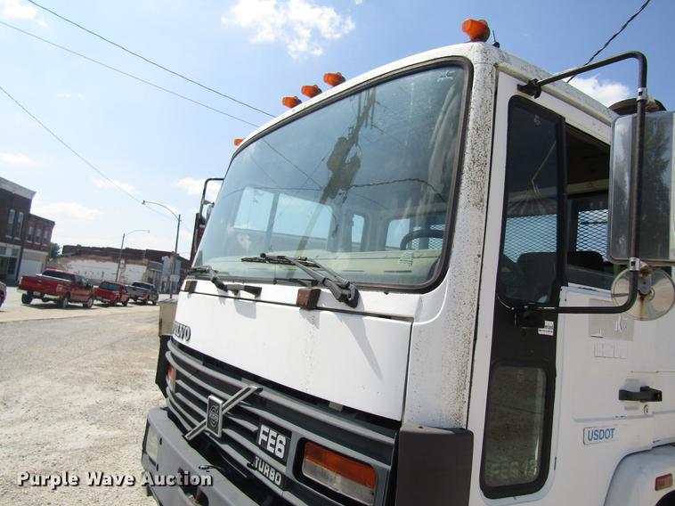 image for item DE5192 1989 Volvo FE613 flatbed truck