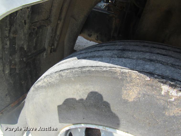 image for item DE5192 1989 Volvo FE613 flatbed truck