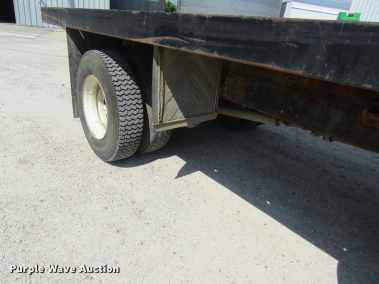 image for item DE5192 1989 Volvo FE613 flatbed truck