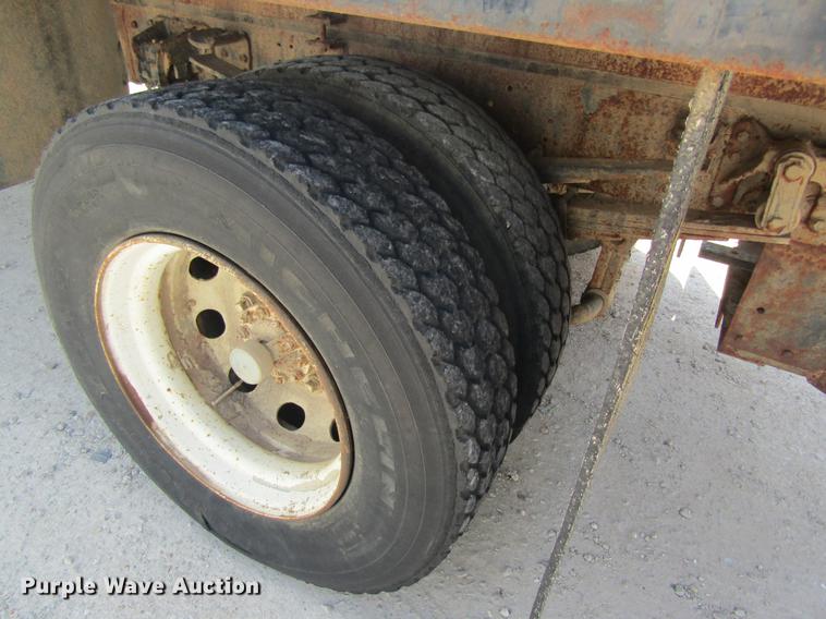 image for item DE5192 1989 Volvo FE613 flatbed truck