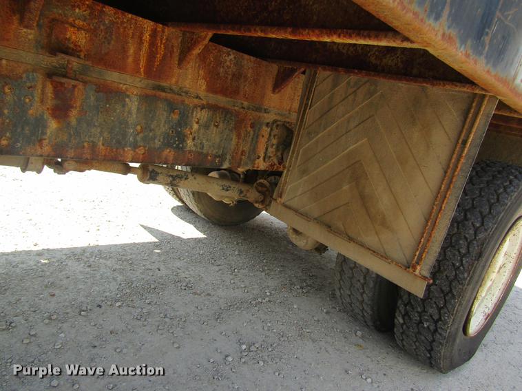 image for item DE5192 1989 Volvo FE613 flatbed truck