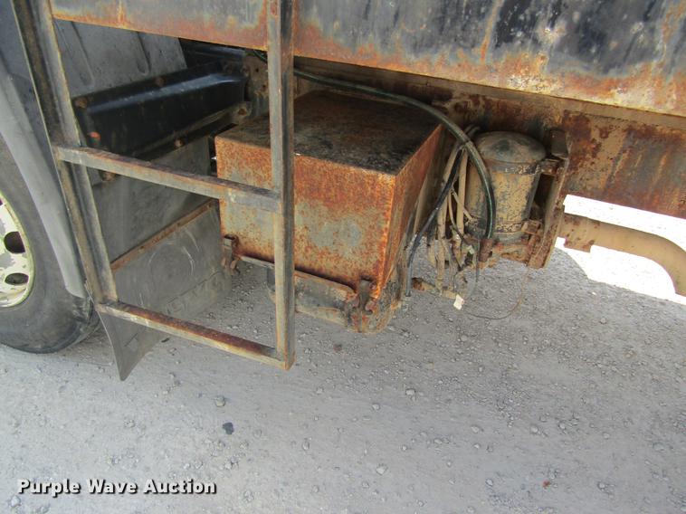 image for item DE5192 1989 Volvo FE613 flatbed truck