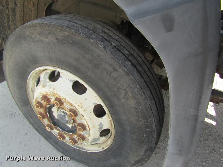 image for item DE5192 1989 Volvo FE613 flatbed truck