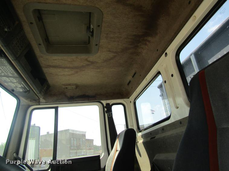 image for item DE5192 1989 Volvo FE613 flatbed truck