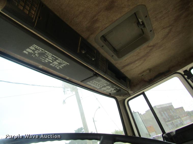 image for item DE5192 1989 Volvo FE613 flatbed truck