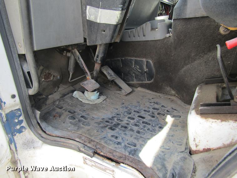 image for item DE5192 1989 Volvo FE613 flatbed truck