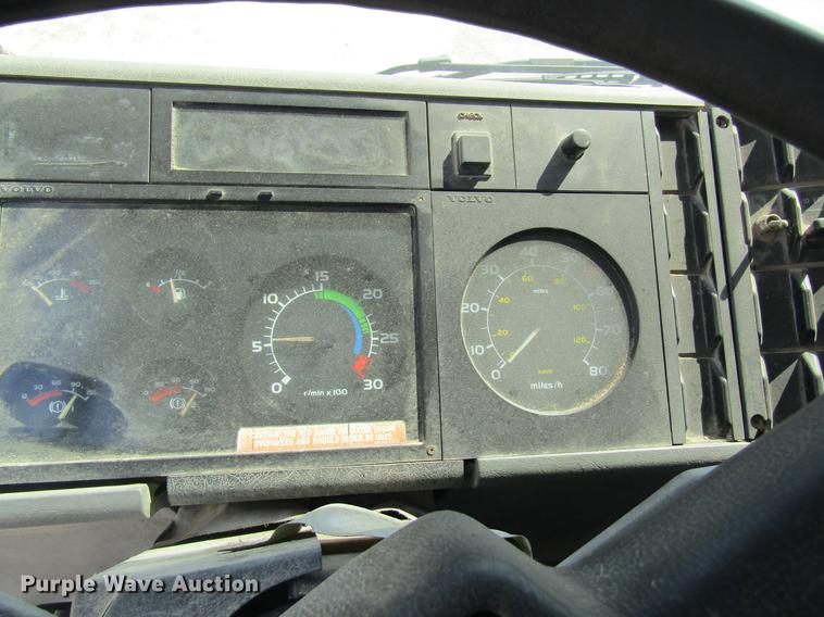 image for item DE5192 1989 Volvo FE613 flatbed truck