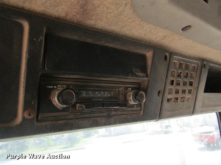 image for item DE5192 1989 Volvo FE613 flatbed truck