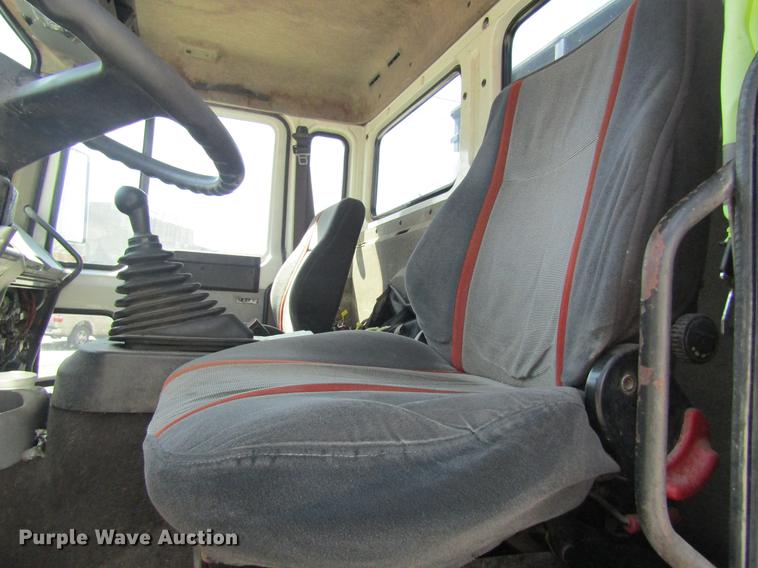 image for item DE5192 1989 Volvo FE613 flatbed truck