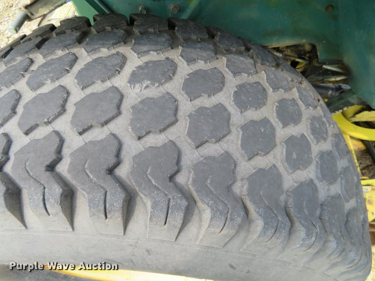 image for item DE6377 John Deere 855 utility tractor