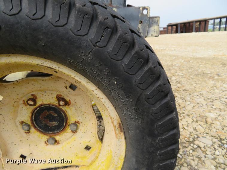 image for item DE6377 John Deere 855 utility tractor