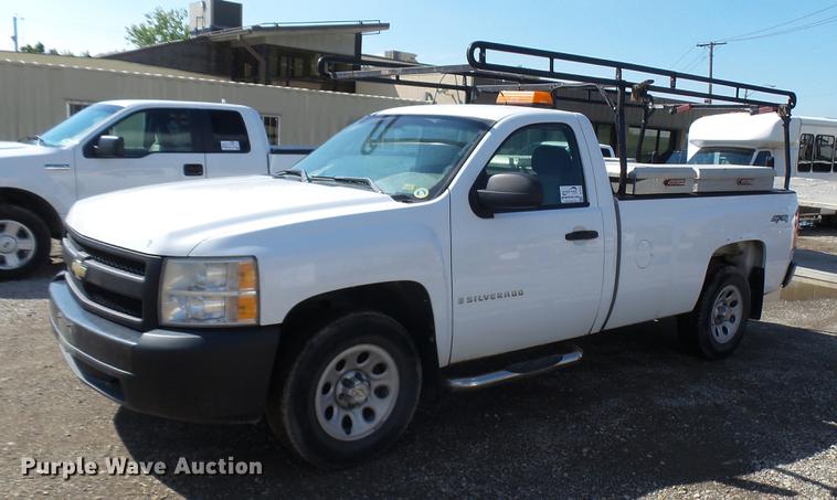 image for item DF3275 2007 Chevrolet Silverado 1500 pickup truck