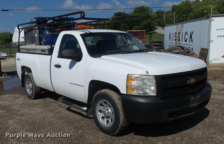 image for item DF3275 2007 Chevrolet Silverado 1500 pickup truck