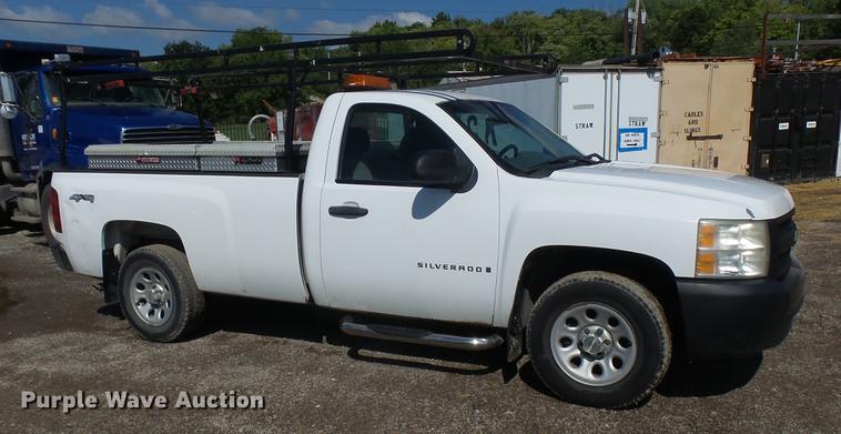image for item DF3275 2007 Chevrolet Silverado 1500 pickup truck