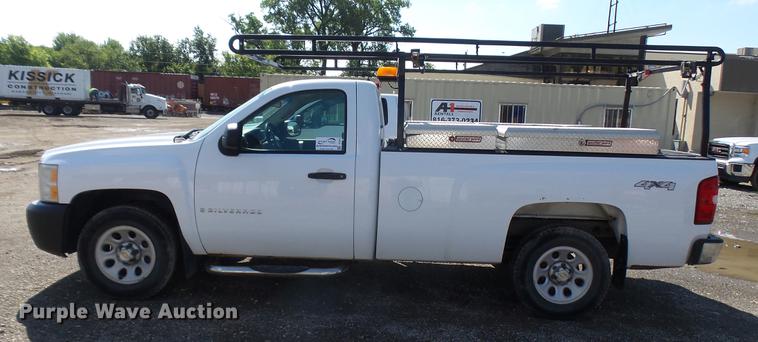 image for item DF3275 2007 Chevrolet Silverado 1500 pickup truck