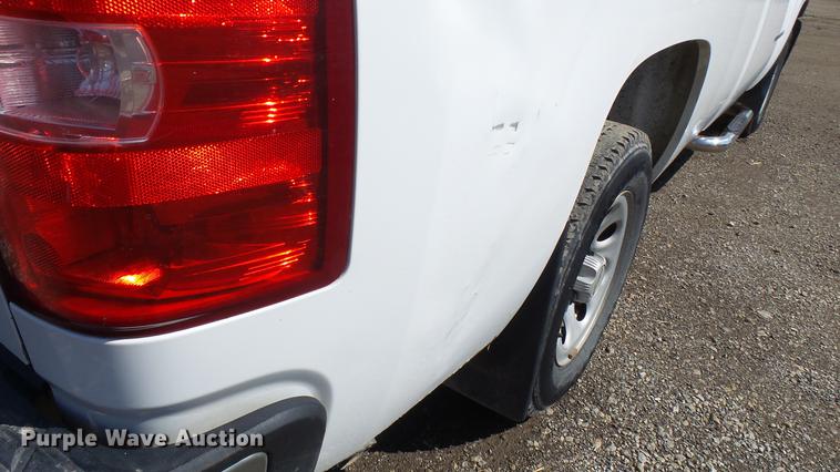 image for item DF3275 2007 Chevrolet Silverado 1500 pickup truck