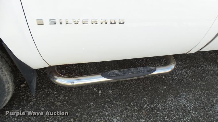 image for item DF3275 2007 Chevrolet Silverado 1500 pickup truck