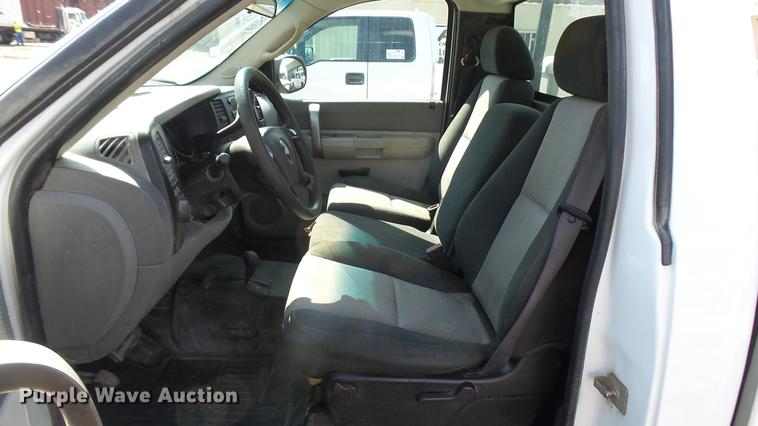 image for item DF3275 2007 Chevrolet Silverado 1500 pickup truck