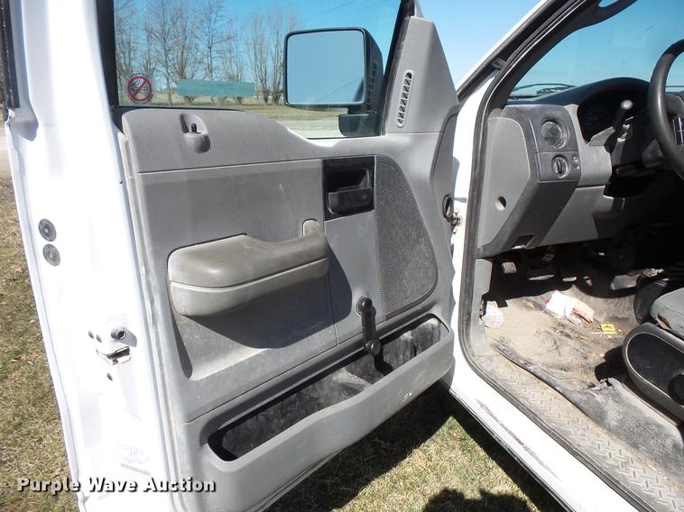 image for item DW9637 2006 Ford F150 SuperCab pickup truck