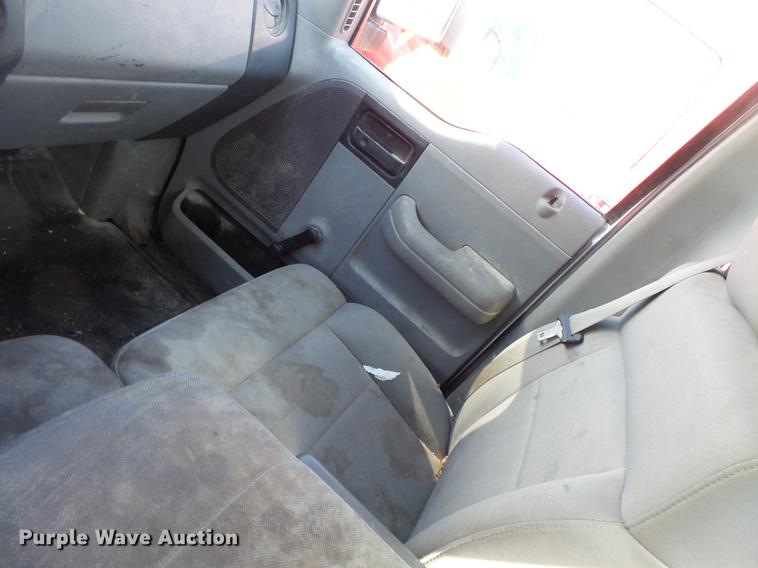 image for item DW9637 2006 Ford F150 SuperCab pickup truck