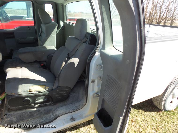 image for item DW9637 2006 Ford F150 SuperCab pickup truck