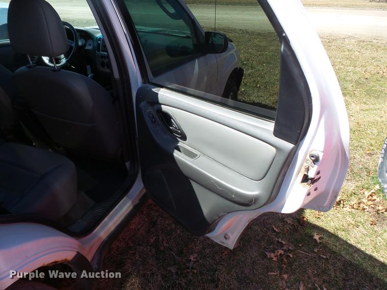 image for item DW9639 2006 Ford Escape SUV