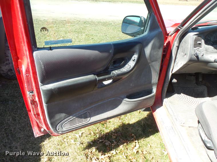 image for item DW9641 2001 Ford Ranger XLT SuperCab pickup truck