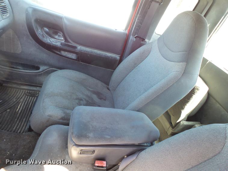 image for item DW9641 2001 Ford Ranger XLT SuperCab pickup truck