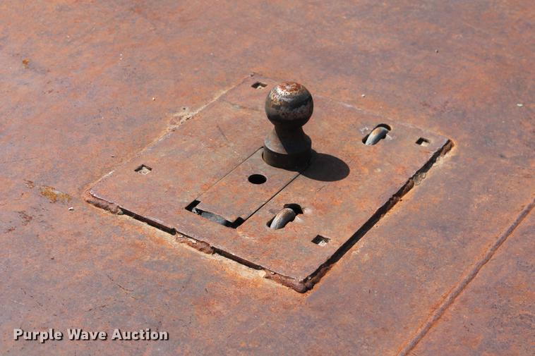 image for item DZ9975 Welding Service truck bed