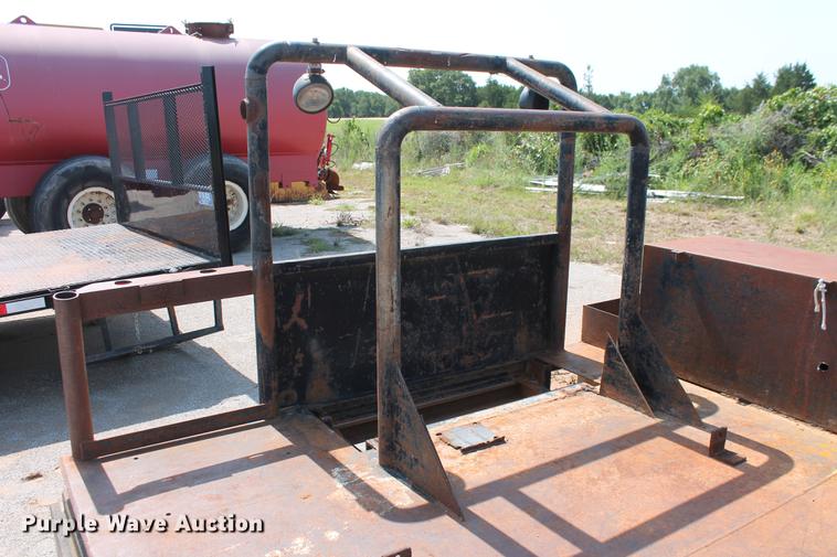 image for item DZ9975 Welding Service truck bed