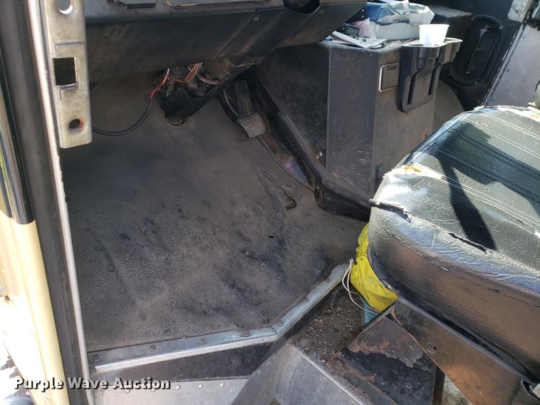 image for item EF9838 1999 Workhorse P30 delivery truck