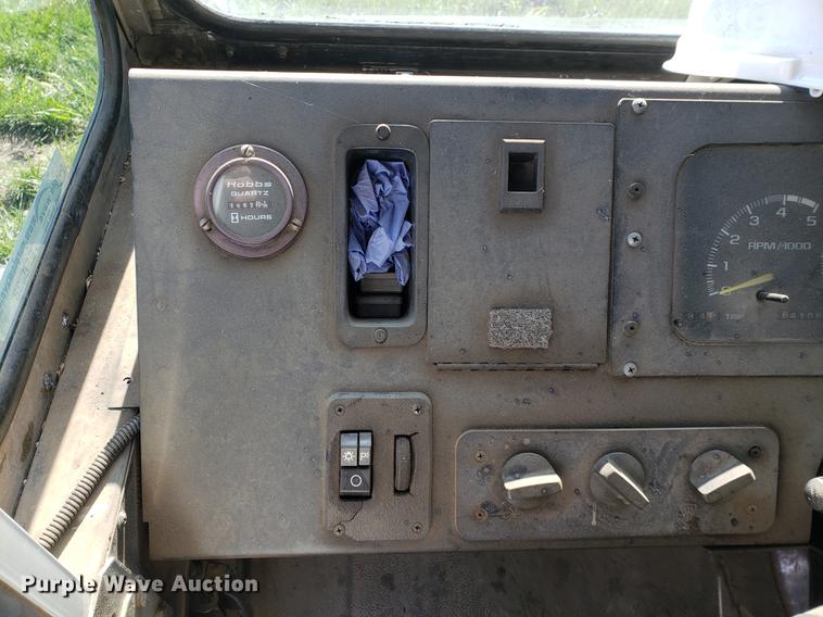 image for item EF9838 1999 Workhorse P30 delivery truck