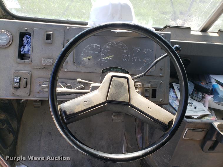 image for item EF9838 1999 Workhorse P30 delivery truck