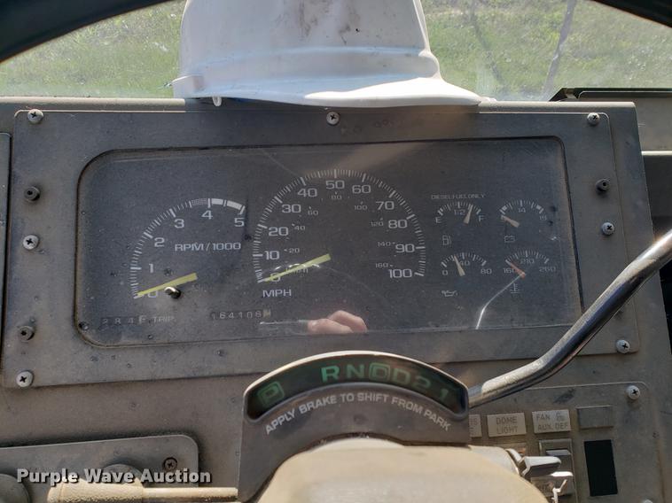 image for item EF9838 1999 Workhorse P30 delivery truck