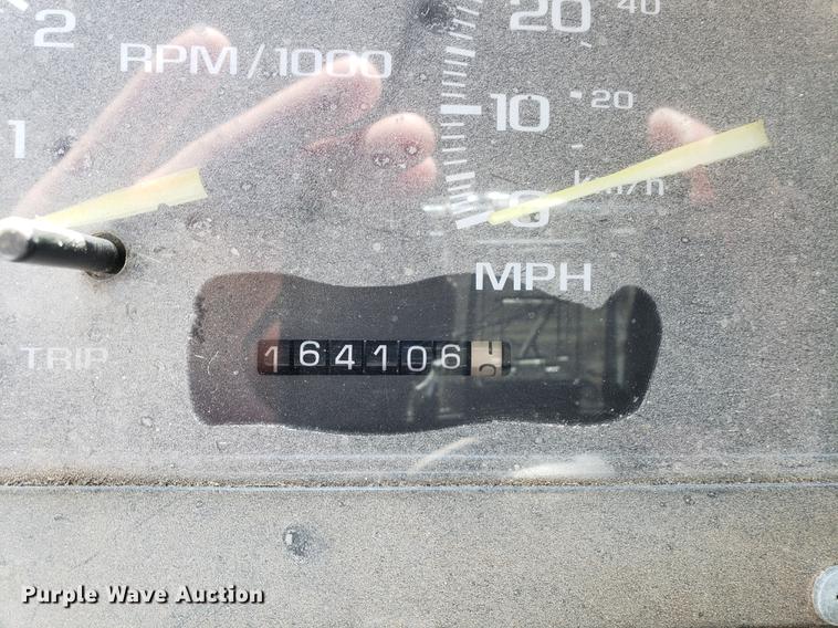 image for item EF9838 1999 Workhorse P30 delivery truck