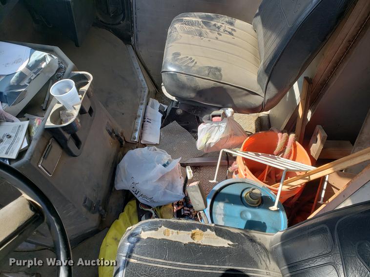 image for item EF9838 1999 Workhorse P30 delivery truck