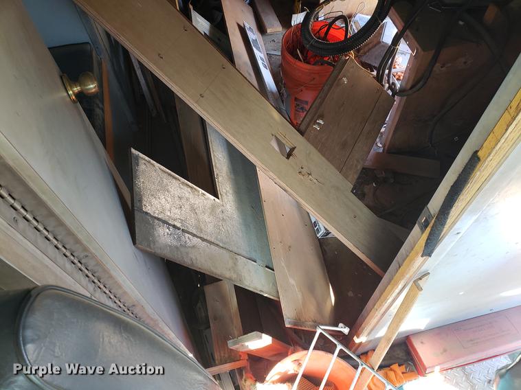 image for item EF9838 1999 Workhorse P30 delivery truck