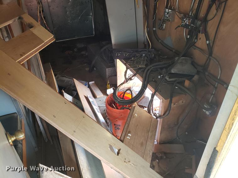 image for item EF9838 1999 Workhorse P30 delivery truck