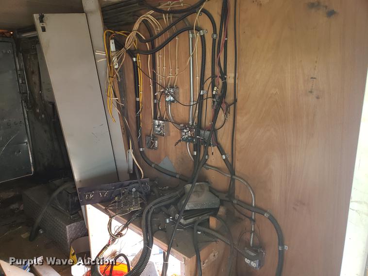 image for item EF9838 1999 Workhorse P30 delivery truck