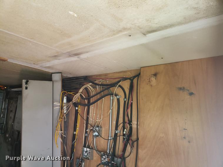 image for item EF9838 1999 Workhorse P30 delivery truck