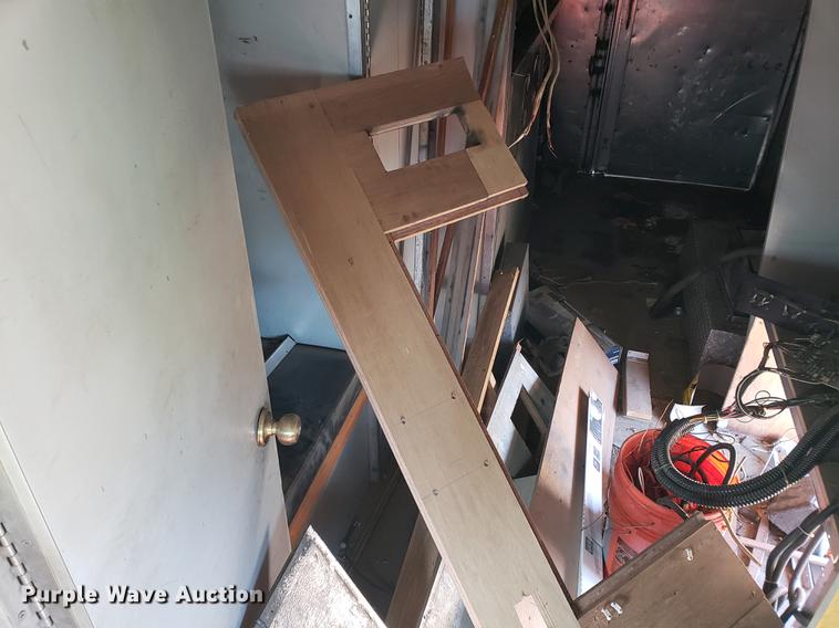 image for item EF9838 1999 Workhorse P30 delivery truck