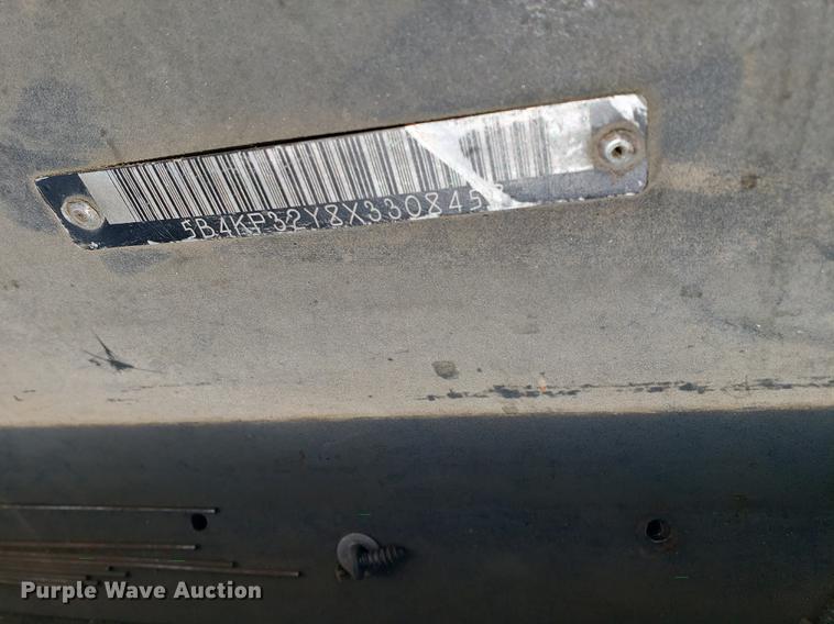 image for item EF9838 1999 Workhorse P30 delivery truck