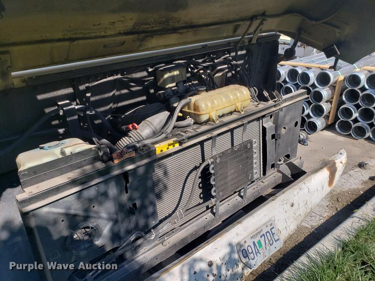 image for item EF9838 1999 Workhorse P30 delivery truck