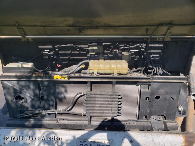 image for item EF9838 1999 Workhorse P30 delivery truck