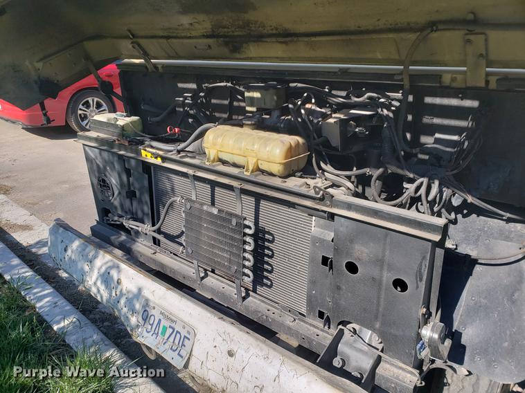 image for item EF9838 1999 Workhorse P30 delivery truck