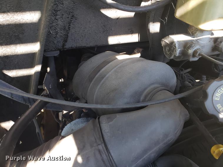 image for item EF9838 1999 Workhorse P30 delivery truck