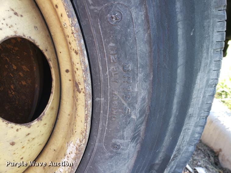 image for item EF9838 1999 Workhorse P30 delivery truck