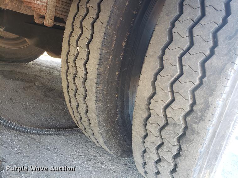 image for item EF9838 1999 Workhorse P30 delivery truck