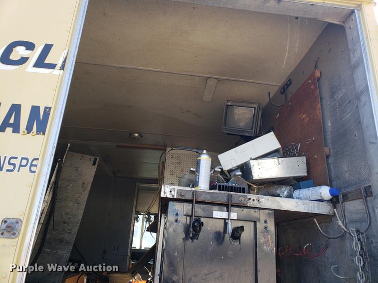 image for item EF9838 1999 Workhorse P30 delivery truck